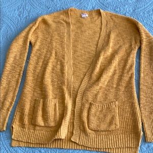 Women’s long cardigan sweater with pockets!